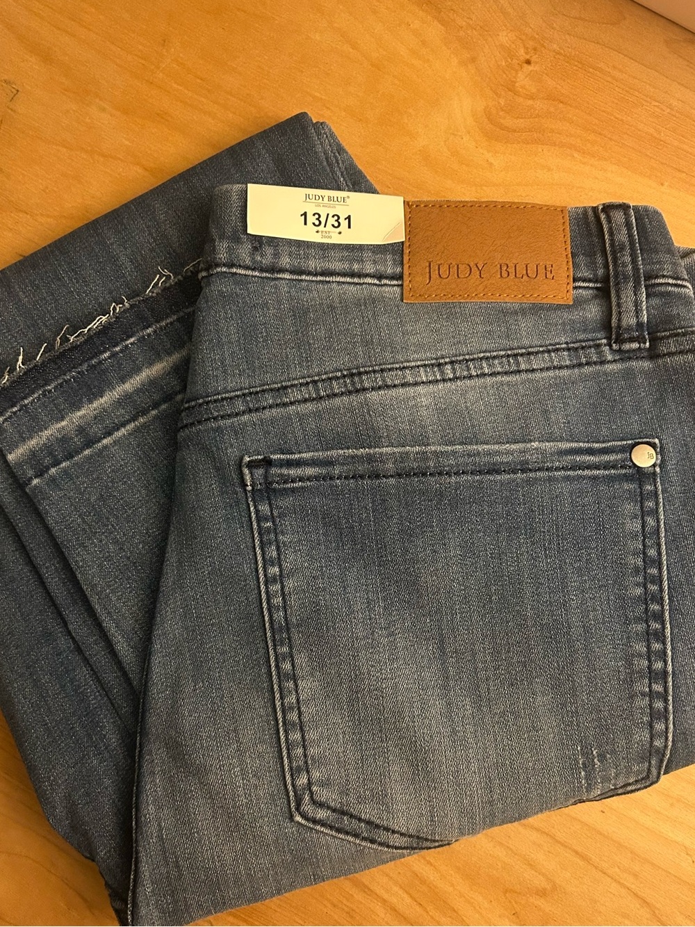 Judy Blue Women's Skinny Jeans in Medium Blue Wash - Picture 2 of 8